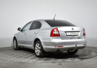 Подержанный автомобиль Skoda Octavia Liftback 2011 года (7 фото)