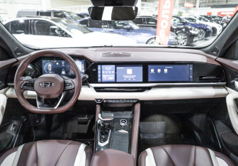 Подержанный автомобиль Geely Monjaro 2023 года (12 фото)