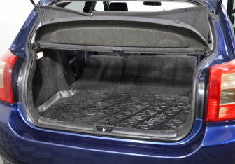 Подержанный автомобиль Toyota Corolla Hatchback 2002 года (20 фото)