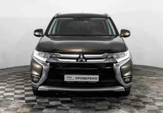 Подержанный автомобиль Mitsubishi Outlander 2015 года (2 фото)