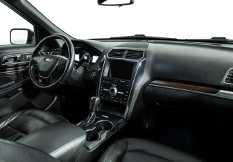 Подержанный автомобиль Ford Explorer 2018 года (9 фото)