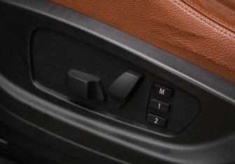 Подержанный автомобиль BMW X6 2013 года (23 фото)