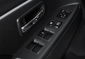 Подержанный автомобиль Mitsubishi ASX 2011 года (10 фото)