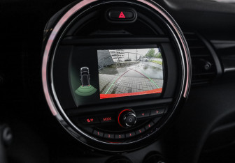 Подержанный автомобиль MINI Hatch 2020 года (15 фото)