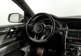 Подержанный автомобиль Audi Q7 2012 года (18 фото)
