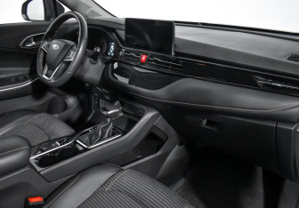 Подержанный автомобиль Москвич 3 2023 года (13 фото)