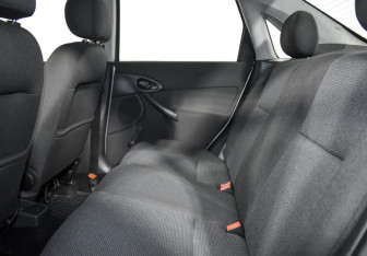 Подержанный автомобиль Ford Focus Sedan 2004 года (12 фото)