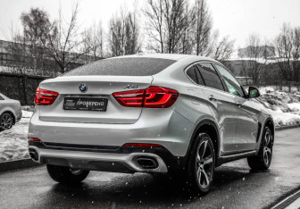 Подержанный автомобиль BMW X6 2016 года (5 фото)