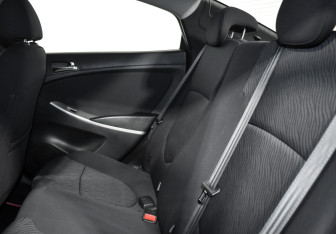 Подержанный автомобиль Hyundai Solaris Sedan 2011 года (12 фото)