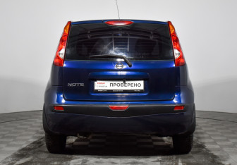 Подержанный автомобиль Nissan Note 2006 года (6 фото)