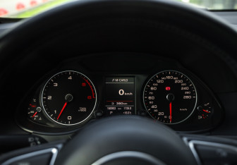 Подержанный автомобиль Audi Q5 2012 года (12 фото)