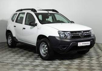 Подержанный автомобиль Renault Duster 2017 года (3 фото)
