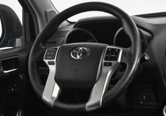 Подержанный автомобиль Toyota Land Cruiser Prado 2013 года (14 фото)