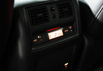 Подержанный автомобиль Nissan Pathfinder 2014 года (26 фото)