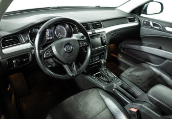 Подержанный автомобиль Skoda Superb Liftback 2014 года (11 фото)