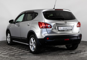 Подержанный автомобиль Nissan Qashqai 2008 года (7 фото)