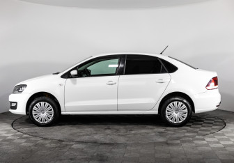 Подержанный автомобиль Volkswagen Polo Sedan 2015 года (8 фото)