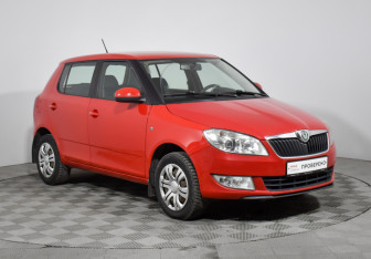 Подержанный автомобиль Skoda Fabia Hatchback 2012 года (3 фото)