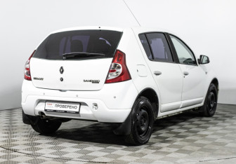 Подержанный автомобиль Renault Sandero 2011 года (5 фото)
