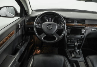 Подержанный автомобиль Skoda Superb Liftback 2014 года (11 фото)