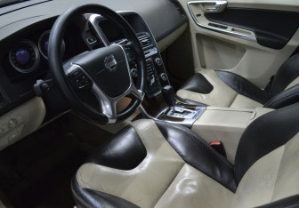 Подержанный автомобиль Volvo XC60 2012 года (10 фото)