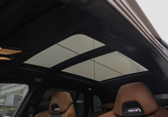Подержанный автомобиль BMW X5 M 2021 года (30 фото)
