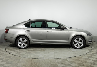 Подержанный автомобиль Skoda Octavia Liftback 2019 года (4 фото)