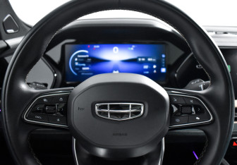 Подержанный автомобиль Geely Monjaro 2022 года (18 фото)