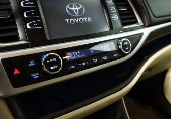 Подержанный автомобиль Toyota Highlander 2014 года (20 фото)