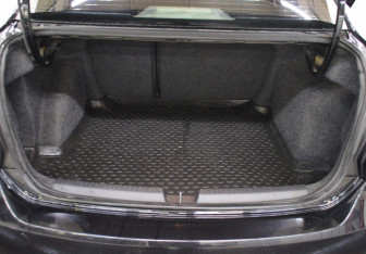 Подержанный автомобиль Volkswagen Polo Sedan 2013 года (16 фото)