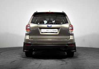 Подержанный автомобиль Subaru Forester Suv 2017 года (6 фото)
