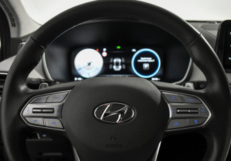 Подержанный автомобиль Hyundai Santa Fe 2022 года (18 фото)