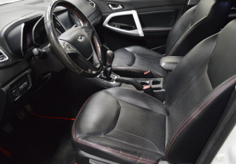 Подержанный автомобиль Chery Tiggo 5 2015 года (11 фото)