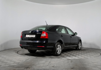 Подержанный автомобиль Skoda Octavia Liftback 2011 года (5 фото)