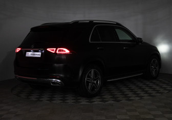 Подержанный автомобиль Mercedes-Benz GLE 2020 года (31 фото)