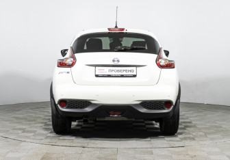 Подержанный автомобиль Nissan Juke 2015 года (6 фото)