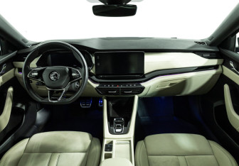 Подержанный автомобиль Skoda Octavia Liftback 2022 года (13 фото)