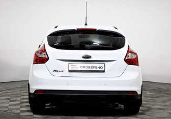 Подержанный автомобиль Ford Focus Hatchback 2013 года (6 фото)