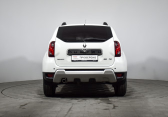 Подержанный автомобиль Renault Duster 2017 года (6 фото)