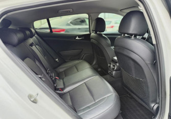 Подержанный автомобиль Kia Stinger 2018 года (14 фото)