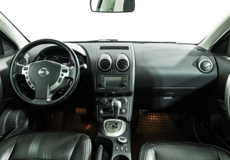 Подержанный автомобиль Nissan Qashqai 2013 года (13 фото)