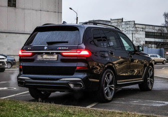 Подержанный автомобиль BMW X7 2019 года (7 фото)