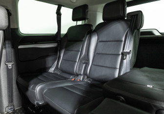 Подержанный автомобиль Peugeot Traveller 2019 года (23 фото)