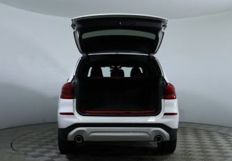 Подержанный автомобиль BMW X3 2019 года (7 фото)