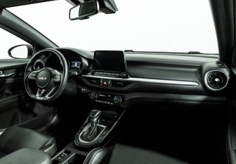 Подержанный автомобиль Kia Cerato Sedan 2022 года (9 фото)