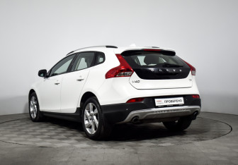 Подержанный автомобиль Volvo V40 Cross Country 2016 года (7 фото)