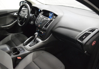 Подержанный автомобиль Ford Focus Sedan 2013 года (12 фото)