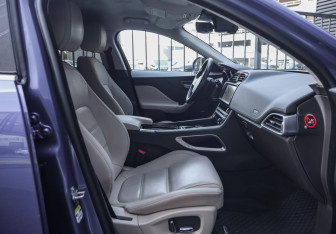 Подержанный автомобиль Jaguar F-Pace 2018 года (25 фото)
