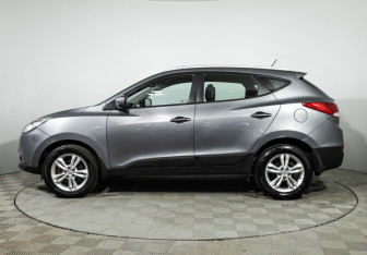Подержанный автомобиль Hyundai ix35 2011 года (8 фото)