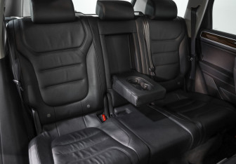 Подержанный автомобиль Volkswagen Touareg 2015 года (26 фото)